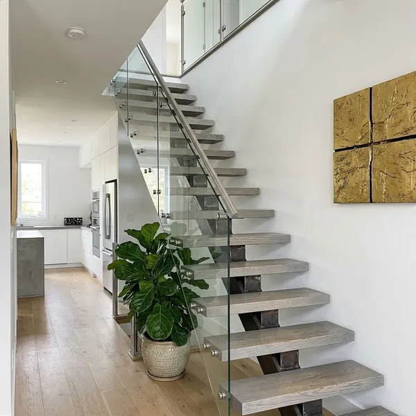 Completed reinforced floating staircase with heavy-duty steel core in a Miami home