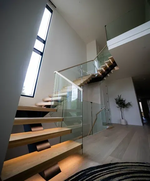 Glass Tread Cantilevered Systems in Miami, FL
